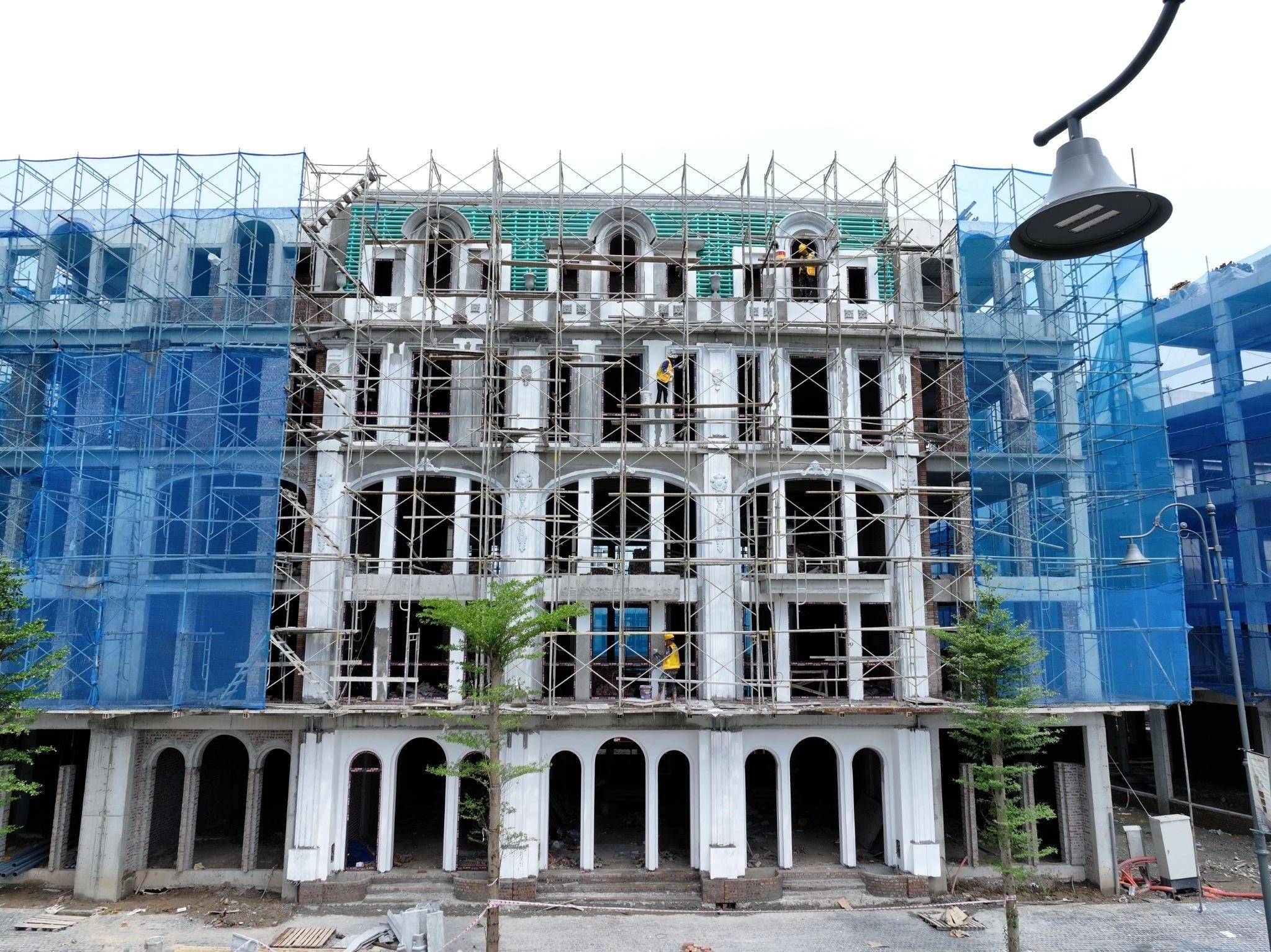 Lợi thế đầu tư shophouse bàn giao hoàn thiện